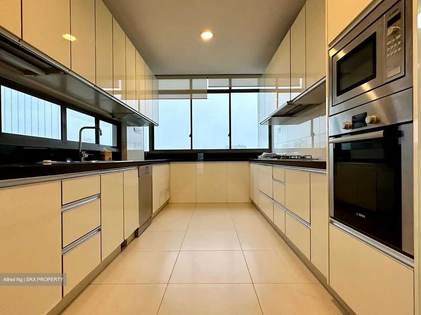 Latitude (D10), Condominium #607375531